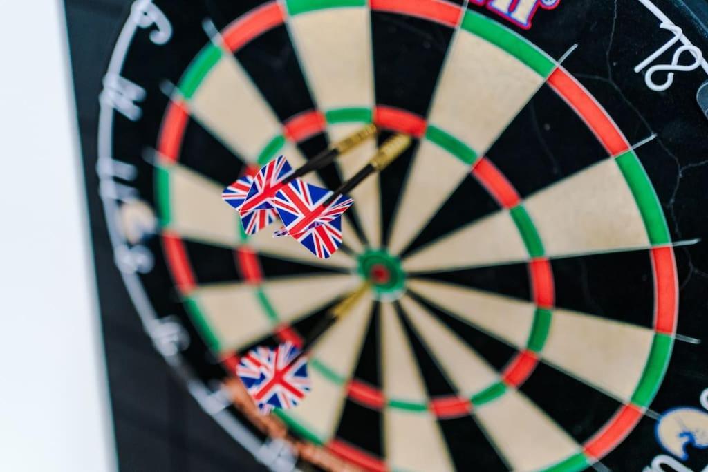 Stylish Media Studio, Sleeps 3, Darts Board, Smart Tv, Long Term Disc * Manchester
