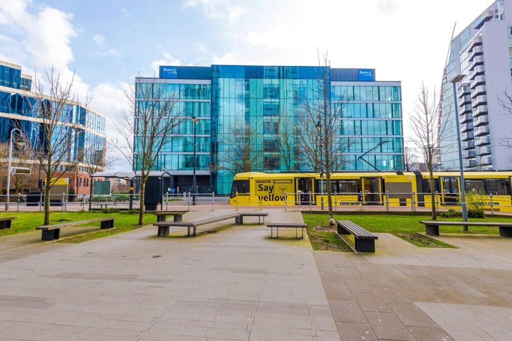 Stylish Media Studio, Sleeps 3, Darts Board, Smart Tv, Long Term Disc * Manchester
